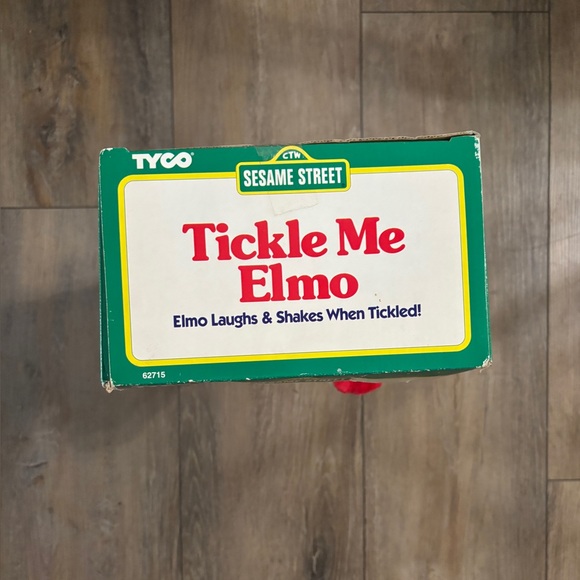 Tickle Me Elmo Plush Doll - Original Vintage 1996 - Sesame Street - Tyco NEW - Picture 5 of 10